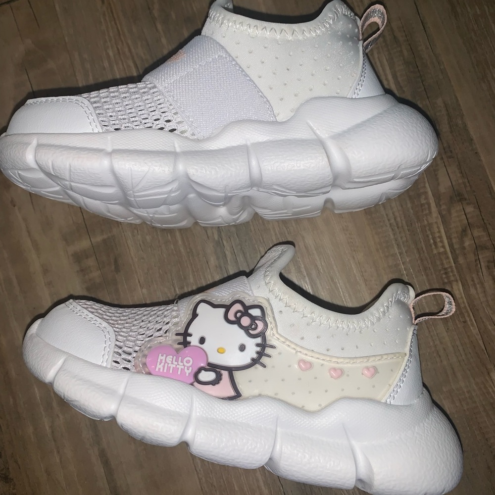 Hello Kitty Sneakers 7.5